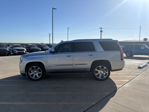 Used 2015 Cadillac Escalade Luxury RWD image 4