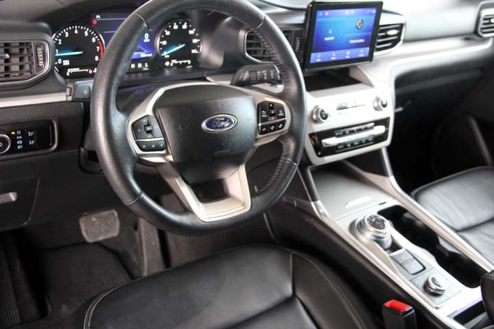 Used 2024 Ford Explorer XLT w/ Equipment Group 202A AWD/4WD image 13
