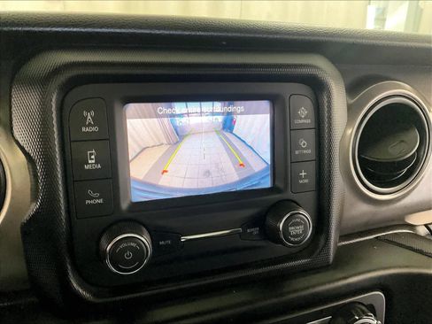 Used 2021 Jeep Wrangler Sport image 19