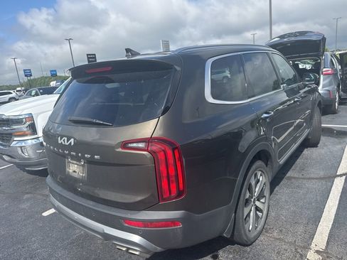 Used 2022 Kia Telluride S FWD image 3