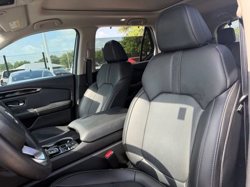 Used 2023 Honda Pilot Touring image 11