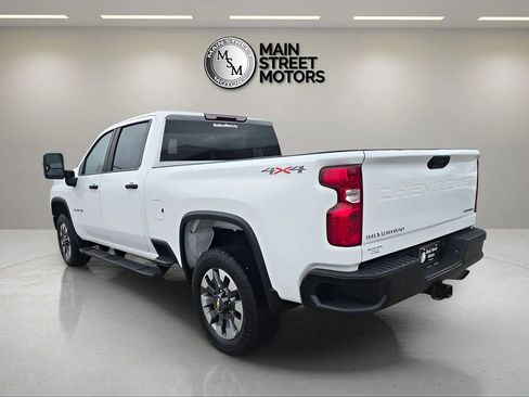 Used 2022 Chevrolet Silverado 2500 Custom w/ Custom Value Package image 3