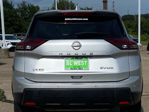 Used 2024 Nissan Rogue SV AWD/4WD image 4