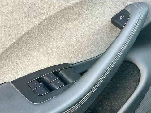 Used 2025 Tesla Model 3 image 17