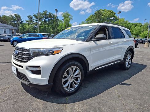 Used 2023 Ford Explorer XLT w/ Equipment Group 202A AWD/4WD image 3