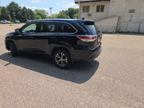 Used 2016 Toyota Highlander XLE AWD/4WD image 10