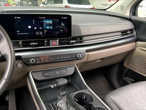Used 2026 Kia Carnival FWD image 10