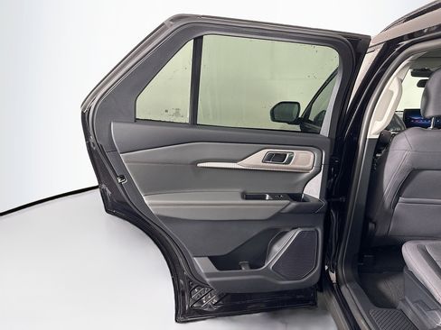 Used 2025 Ford Explorer Active image 26