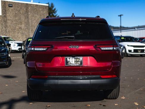 New 2025 Jeep Grand Cherokee L Altitude image 9