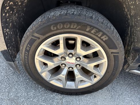 Used 2018 GMC Yukon SLE w/ SLE Value Package image 42