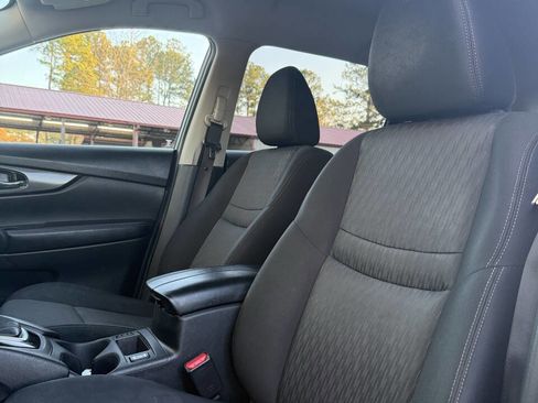 Used 2018 Nissan Rogue SV image 18