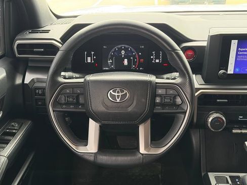 Used 2025 Toyota 4Runner SR5 AWD/4WD image 16