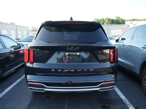 Used 2022 Kia Sorento EX w/ Panoramic Sunroof Package FWD image 8