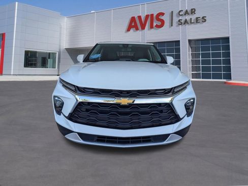 Used 2025 Chevrolet Blazer LT FWD image 2