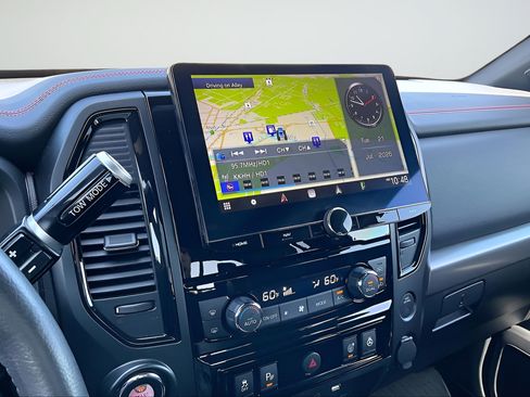 Used 2024 Nissan Titan PRO-4X w/ Pro-4x Convenience Package AWD/4WD image 24