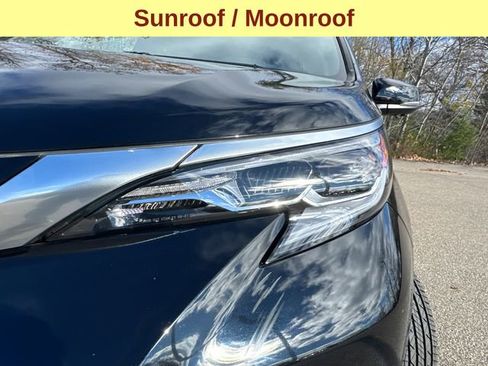 Used 2025 Toyota Sienna Platinum image 5