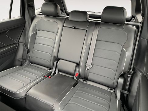 Used 2024 Volkswagen Tiguan SEL R-Line image 19
