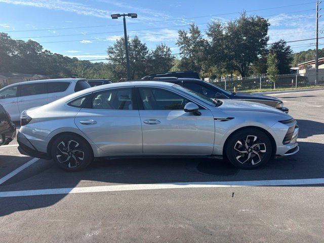 Used 2024 Hyundai Sonata SEL FWD image 2