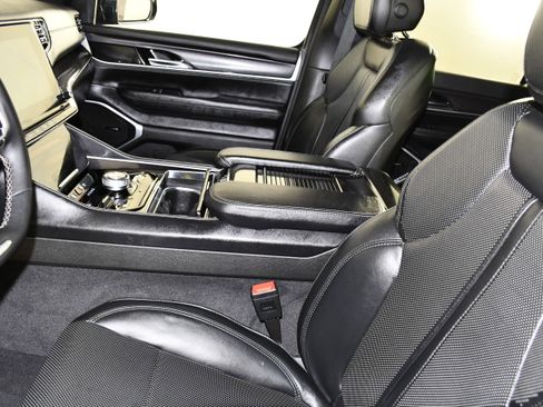 Used 2024 Jeep Wagoneer 4WD w/ HD Trailer Tow Package image 41