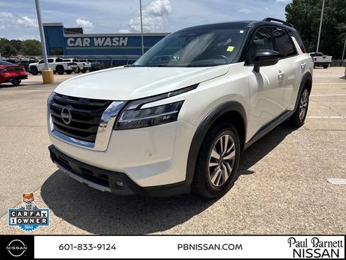 Used 2022 Nissan Pathfinder SL AWD/4WD image 12