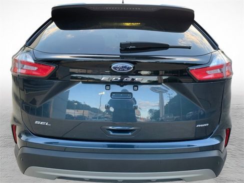 Used 2024 Ford Edge SEL w/ Convenience Package AWD/4WD image 3