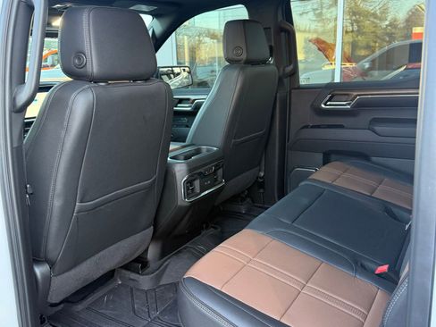 Used 2024 Chevrolet Silverado 1500 High Country w/ Technology Package image 28