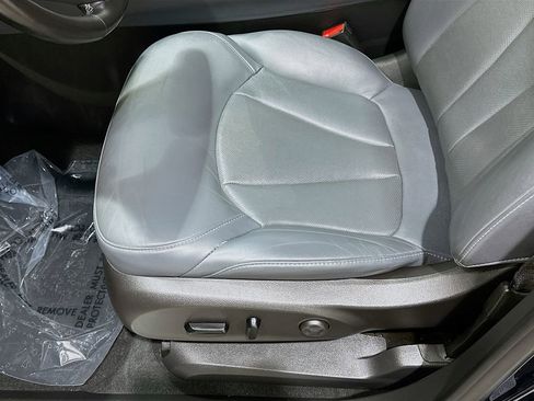 Used 2020 Buick Envision Essence FWD image 19
