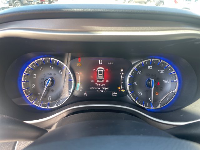 Used 2021 Chrysler Pacifica Touring-L FWD image 9