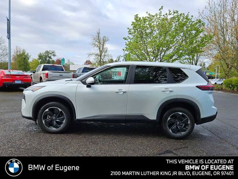 Used 2024 Nissan Rogue SV image 6