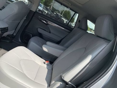 Certified 2026 Toyota Highlander Platinum AWD/4WD image 10
