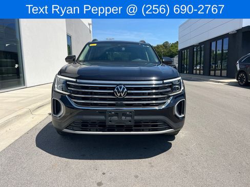 Used 2024 Volkswagen Atlas SE AWD/4WD image 2