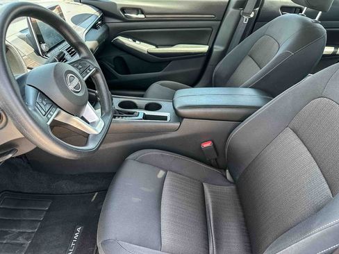 Used 2025 Nissan Altima 2.5 SV FWD image 13