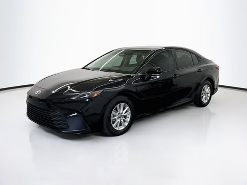 Used 2025 Toyota Camry LE FWD image 3