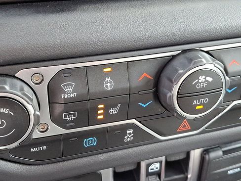 Certified 2025 Jeep Wrangler Unlimited Sahara AWD/4WD image 11