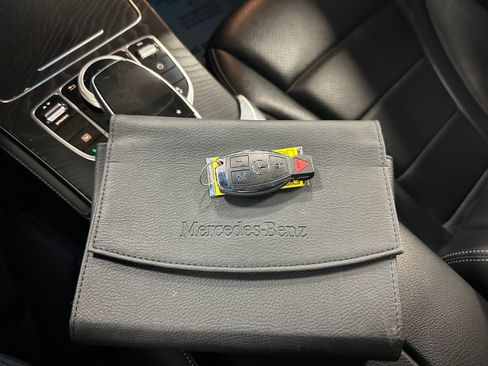 Used 2019 Mercedes-Benz GLC 300 4MATIC w/ Multimedia Package image 35