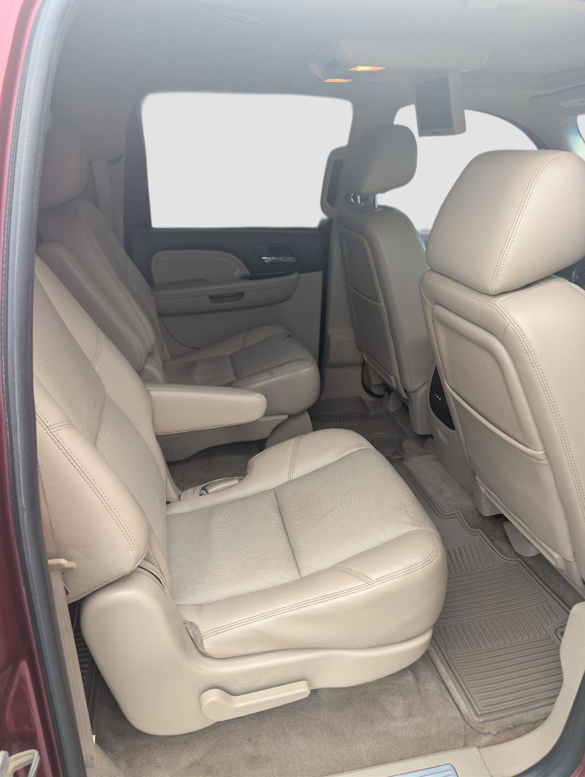 Used 2011 GMC Yukon XL Denali AWD/4WD image 15