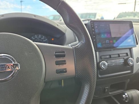 Used 2012 Nissan Frontier SV image 18