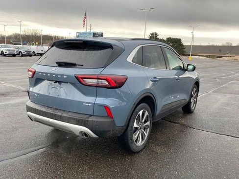 Used 2023 Ford Escape Platinum image 3