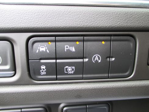 Used 2023 Chevrolet Suburban LT w/ Luxury Package image 18