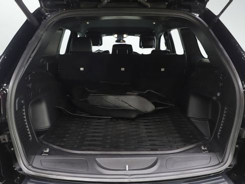 Used 2021 Jeep Grand Cherokee Laredo X image 9