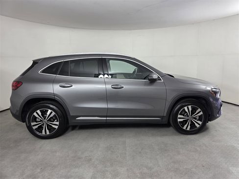 Certified 2025 Mercedes-Benz GLA 250 image 3