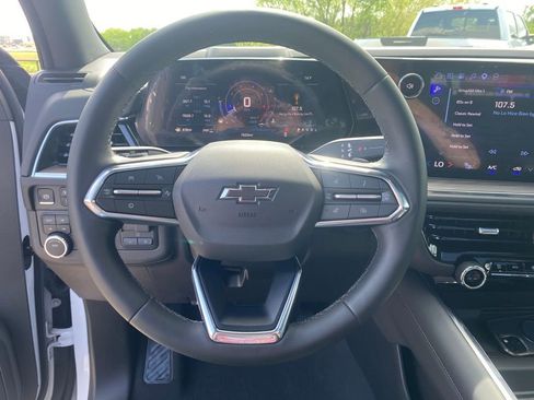 Used 2026 Chevrolet Suburban Z71 w/ Comfort Package image 17