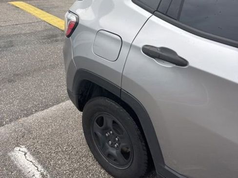 Used 2019 Jeep Compass Sport FWD image 6