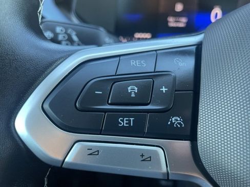 Used 2024 Volkswagen Taos SE image 19