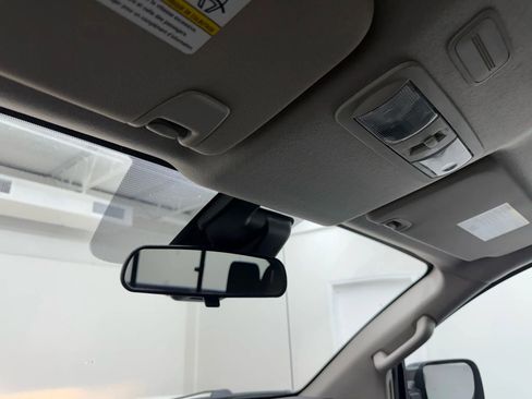 Used 2020 Nissan Titan S image 28