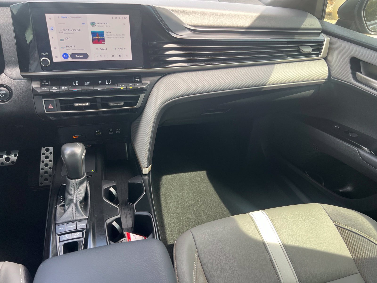 Used 2025 Toyota Camry SE w/ Convenience Package FWD image 33