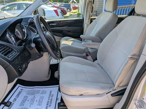 Used 2012 Dodge Grand Caravan SE FWD image 19