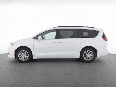 Used 2022 Chrysler Pacifica Touring-L FWD image 3