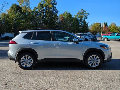 Used 2023 Toyota Corolla Cross LE image 3