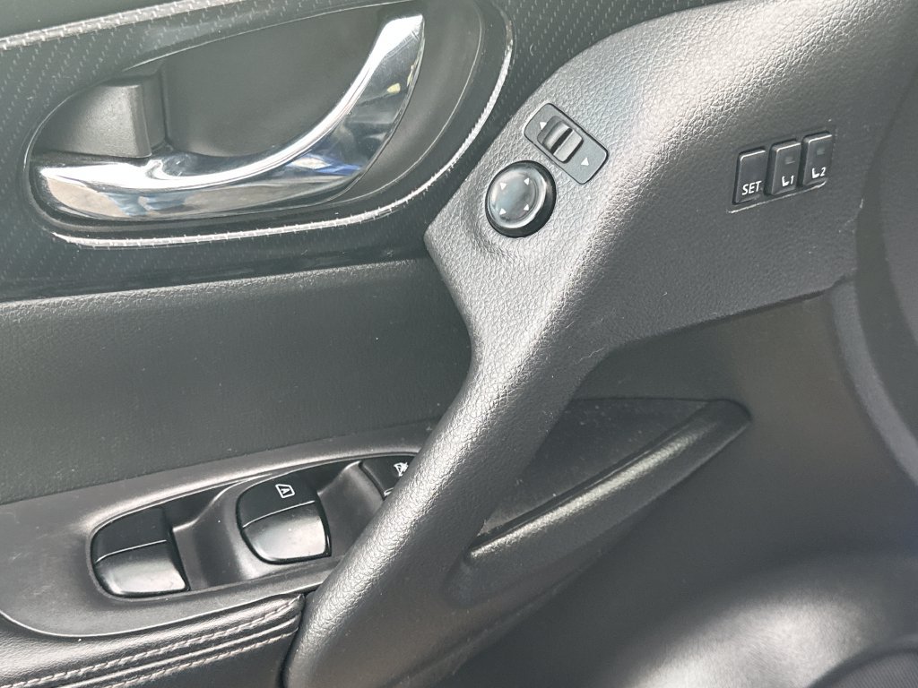 Used 2019 Nissan Rogue SL w/ Premium Package AWD/4WD image 12
